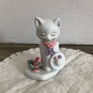Vtg Adorable Porcelain Cat Figurine